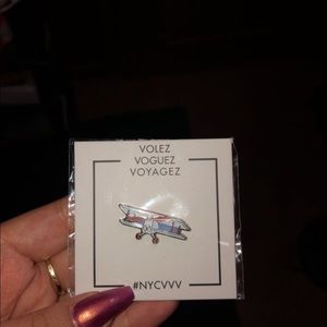 Louis Vuitton pin never used